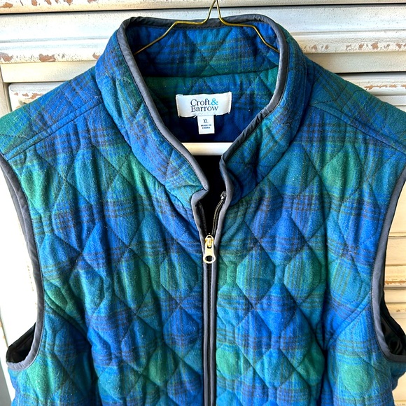 Women’s plaid vest size XL. Gold color hardware, excellent condition. - Picture 2 of 3